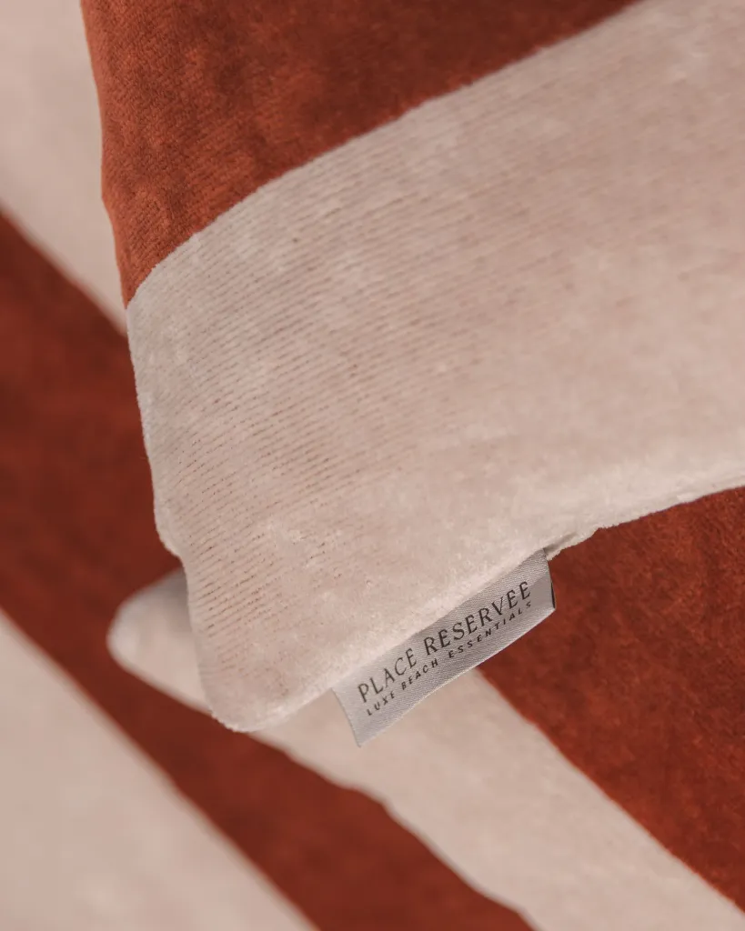 kussen-place-reservee-tan-4.webp